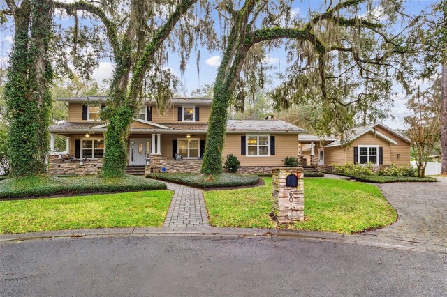 view of front of house with a front lawn