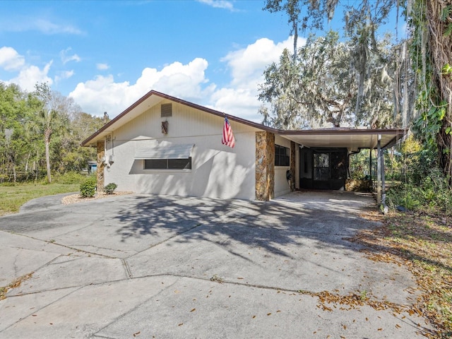 view of front of house featuring a carport