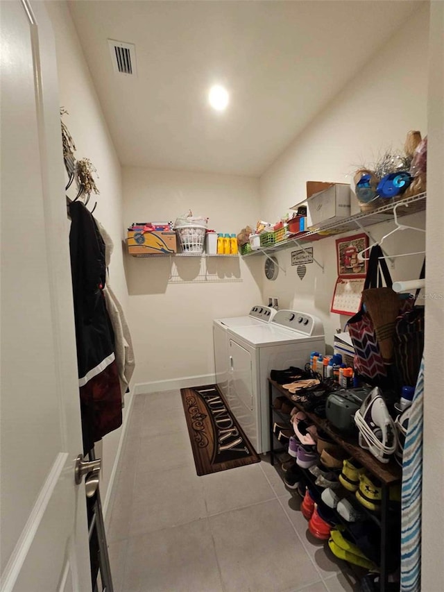 washroom featuring visible vents, baseboards, laundry area, tile patterned floors, and independent washer and dryer