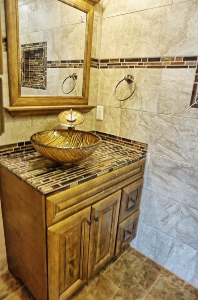 bathroom with vanity and tasteful backsplash