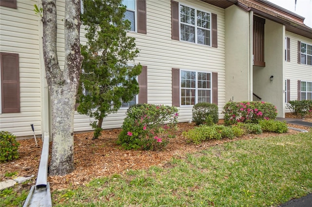 view of front of house with a front yard