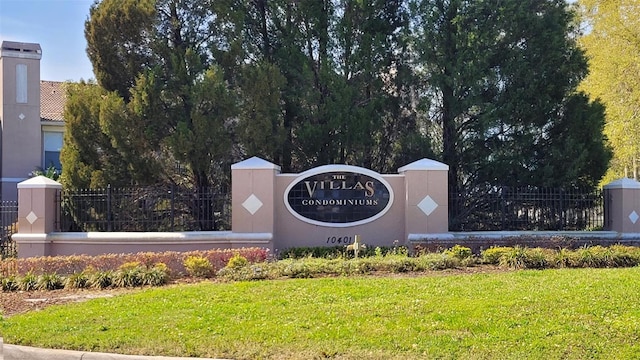 community / neighborhood sign with a yard