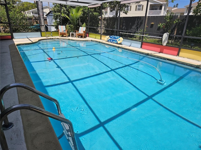 view of swimming pool