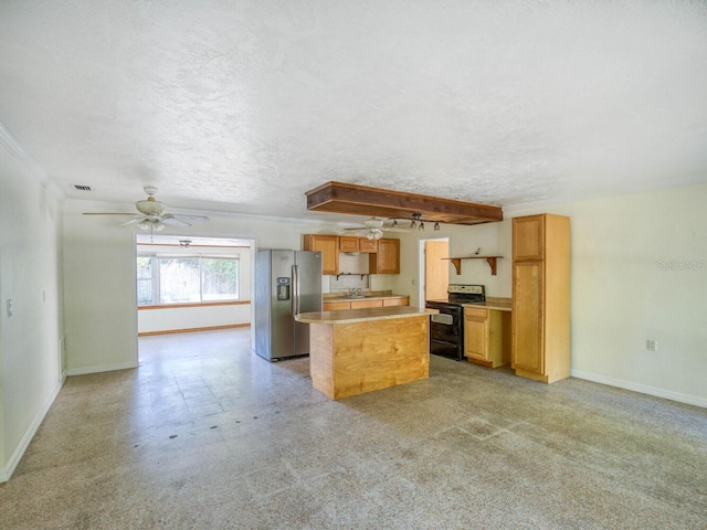 kitchen featuring ceiling fan, electric range, stainless steel fridge with ice dispenser, sink, and a textured ceiling