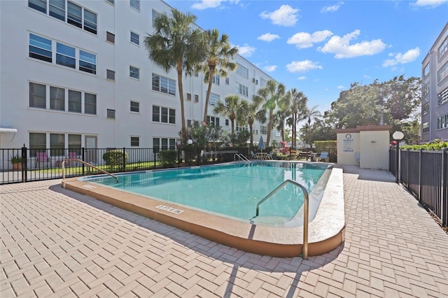 view of swimming pool