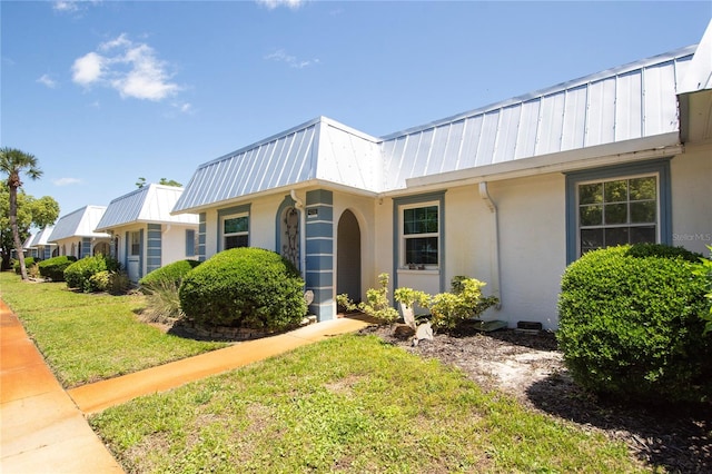 view of front of home with a front yard