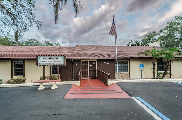 view of front of property