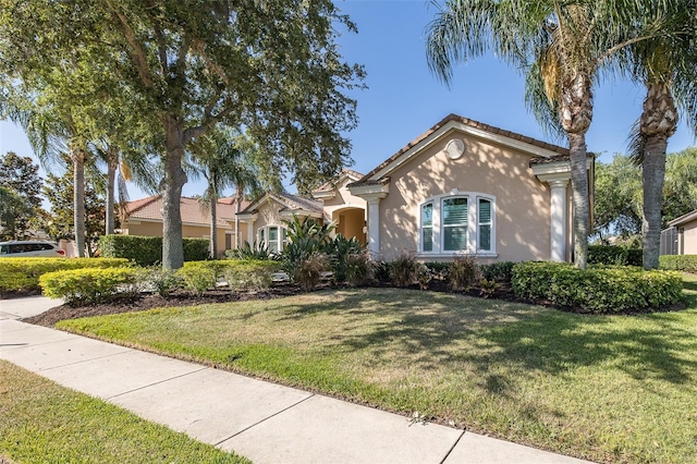 view of front of house featuring a front lawn