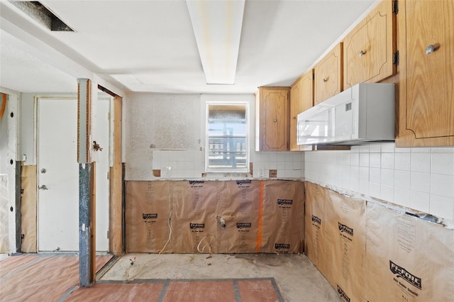 kitchen featuring decorative backsplash