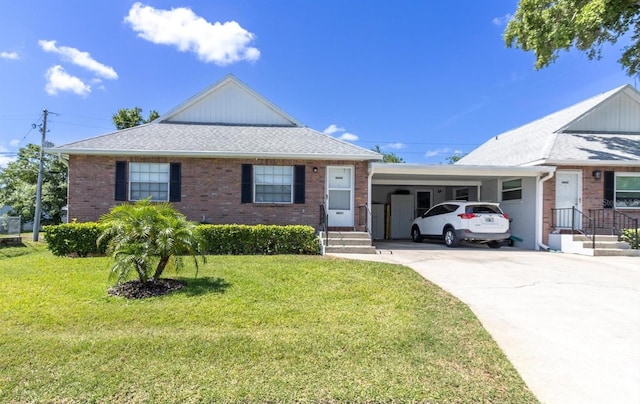 view of front of home featuring a carport and a front lawn