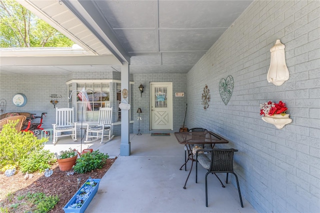 property entrance featuring covered porch