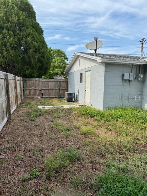 view of yard featuring central AC unit