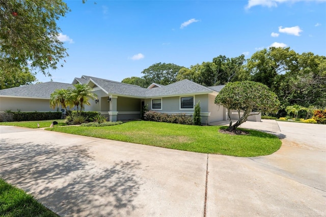 single story home with a front lawn