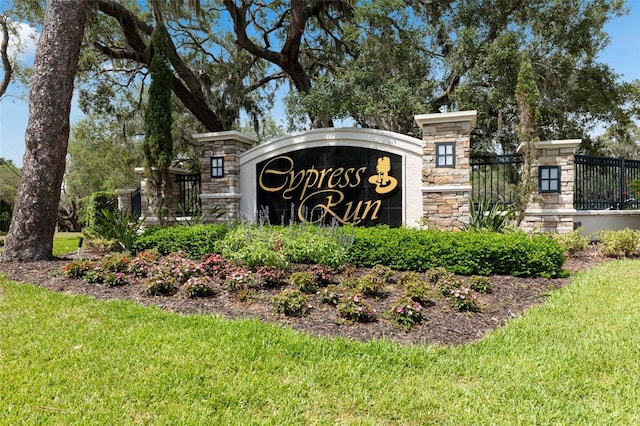 view of community / neighborhood sign