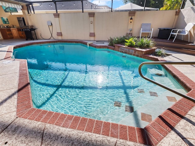 view of swimming pool