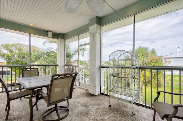 sunroom / solarium featuring ceiling fan