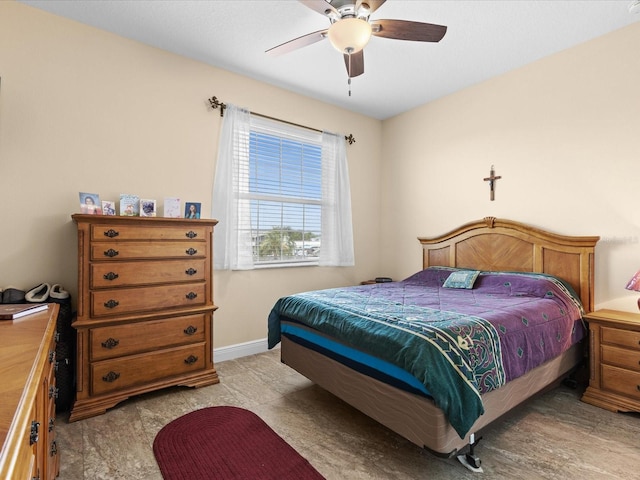 bedroom with ceiling fan