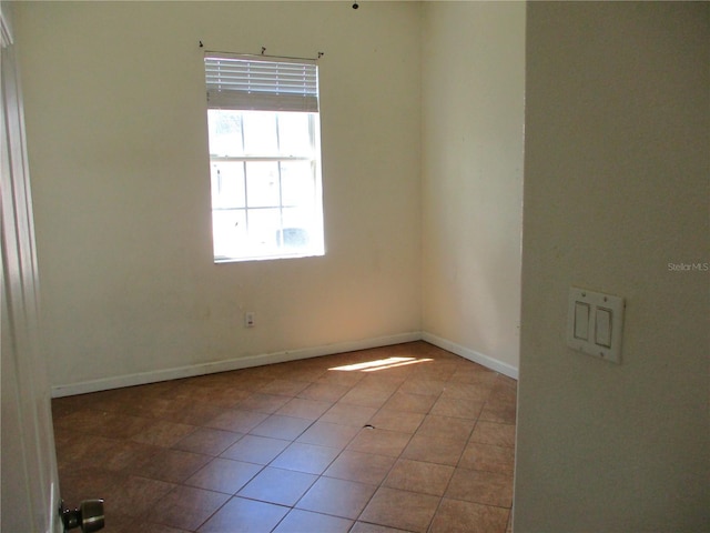 spare room with light tile patterned flooring