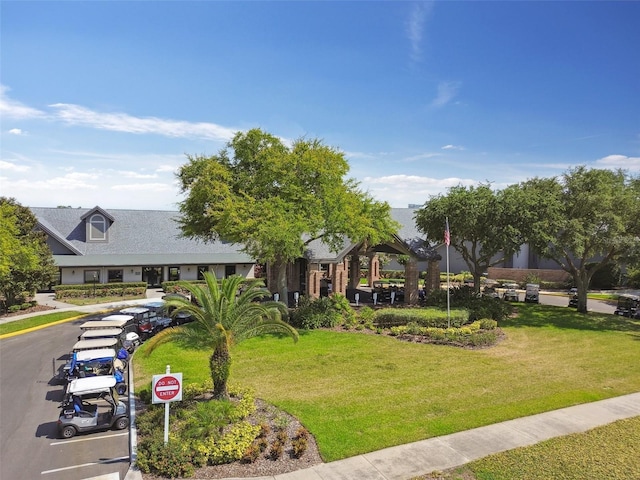 view of front facade with a front lawn