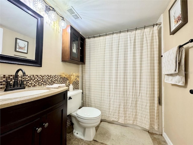 full bathroom with backsplash, toilet, vanity, and shower / bath combo