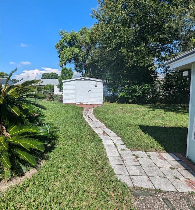 view of yard with a storage unit