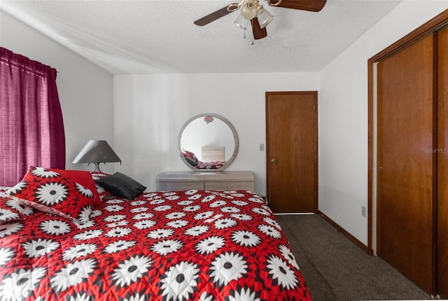 bedroom featuring ceiling fan, carpet floors, and a textured ceiling