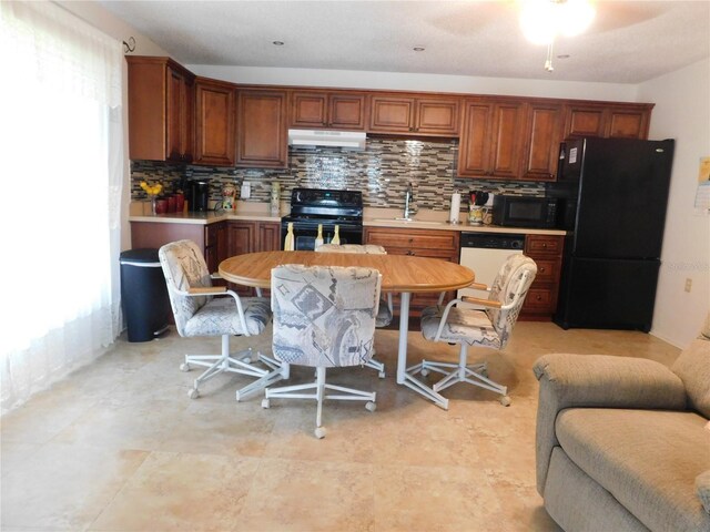 kitchen featuring black appliances, tasteful backsplash, plenty of natural light, and ceiling fan