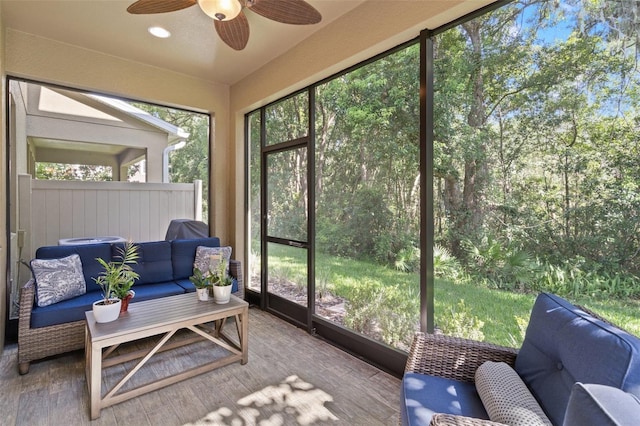 sunroom with ceiling fan