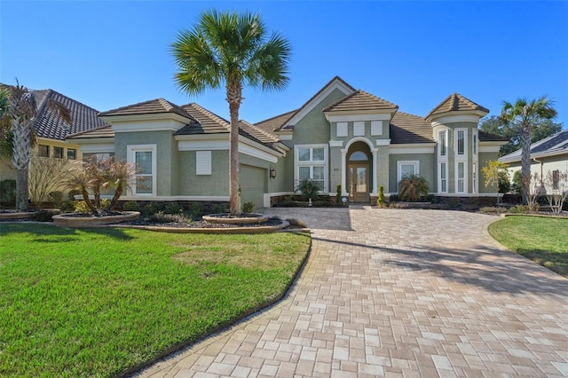 view of front facade featuring a garage and a front lawn