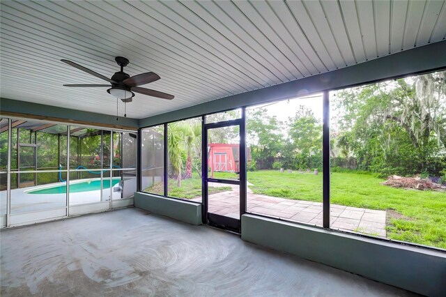 unfurnished sunroom with ceiling fan
