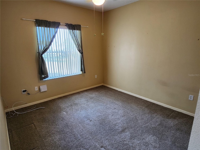 unfurnished room with carpet