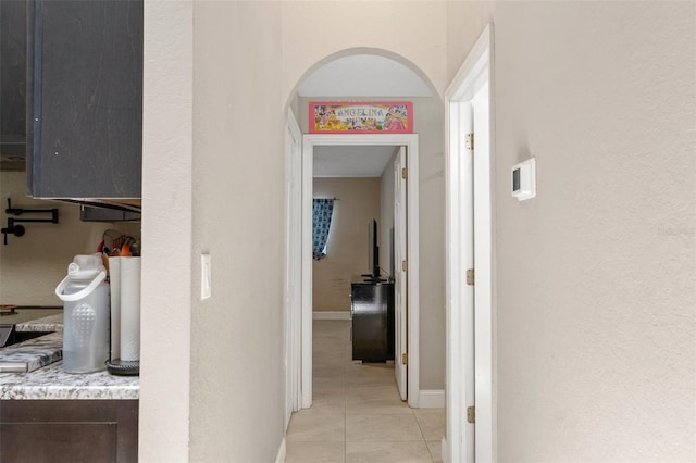 6096 Kinlock Ave, Spring Hill, FL 34608 - hall with arched walkways, baseboards, and a textured wall