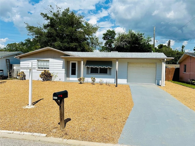 single story home featuring a front lawn