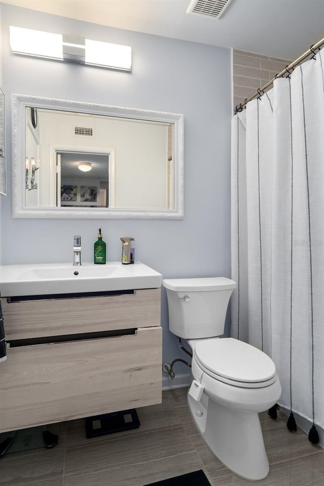 2207 Belleair Rd Unit A32, Clearwater, FL 33764 - bathroom with toilet, vanity, and a shower with shower curtain