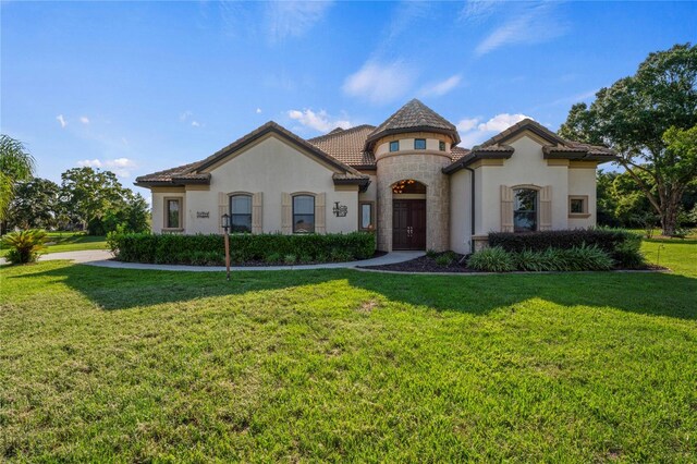 view of front of home with a front lawn