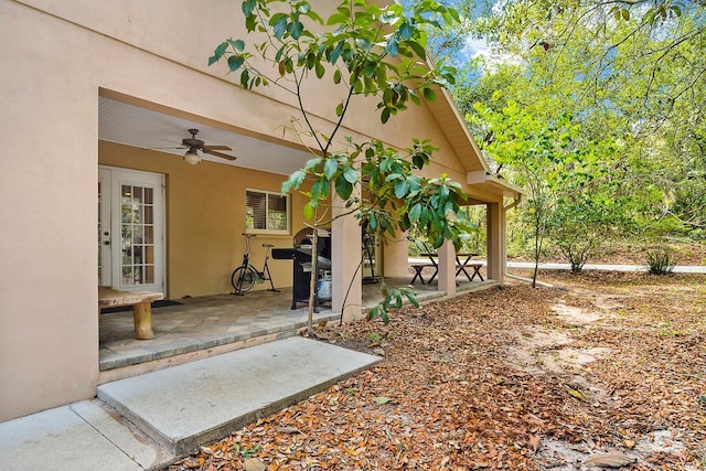 view of patio with ceiling fan