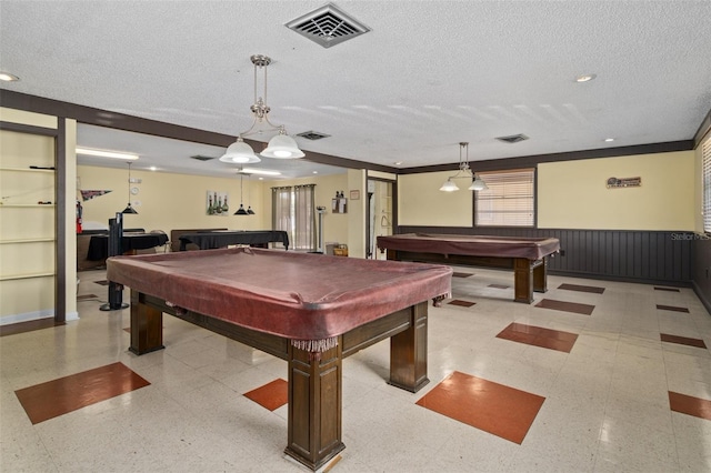 rec room featuring visible vents, a wainscoted wall, tile patterned floors, a textured ceiling, and billiards