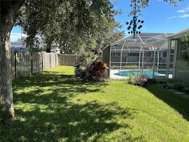 view of yard featuring a lanai and a fenced in pool