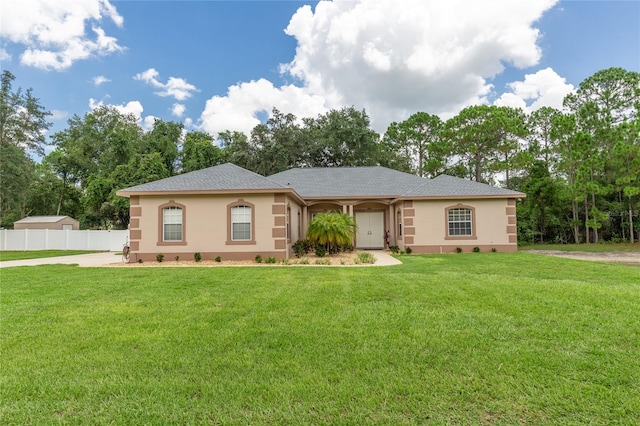 view of front of home featuring a front yard