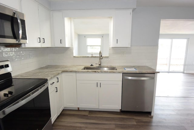 kitchen with sink, stainless steel appliances, dark hardwood / wood-style floors, and tasteful backsplash