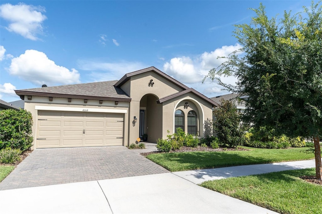 view of front of house featuring a garage and a front yard