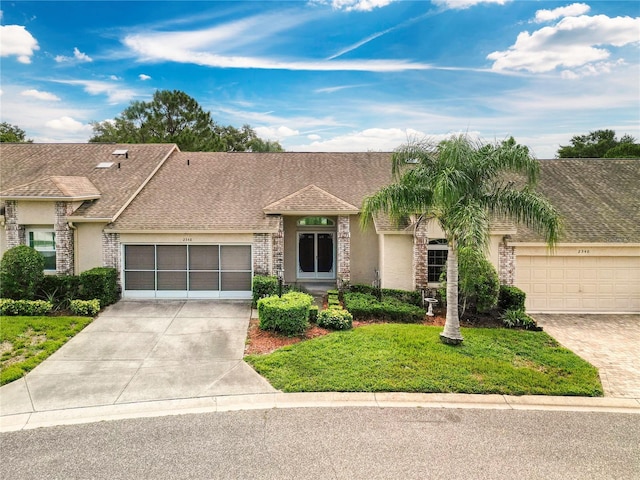 single story home with a front yard