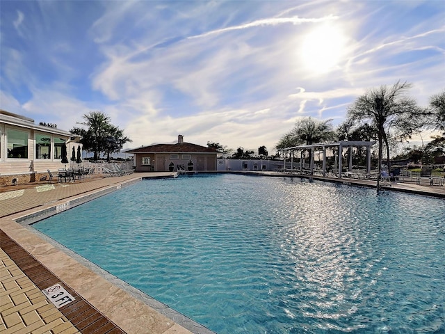 view of swimming pool