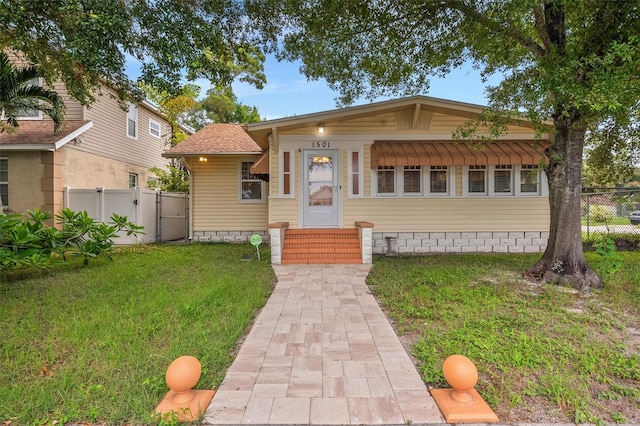1501 28th Ave N, Saint Petersburg, FL 33704 - bungalow featuring roof with shingles, a front lawn, fence, and a gate