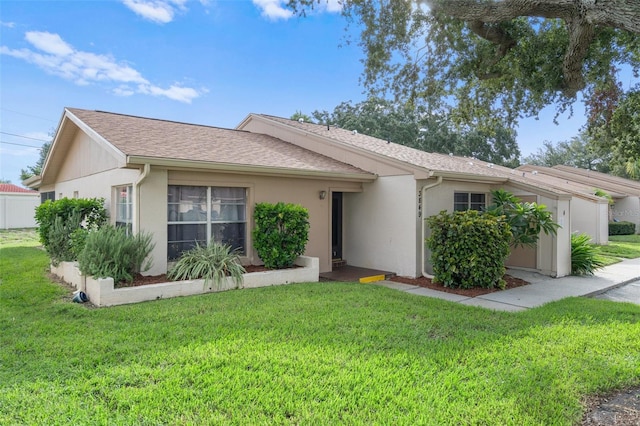 ranch-style home featuring a front lawn