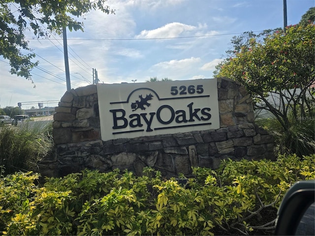view of community / neighborhood sign