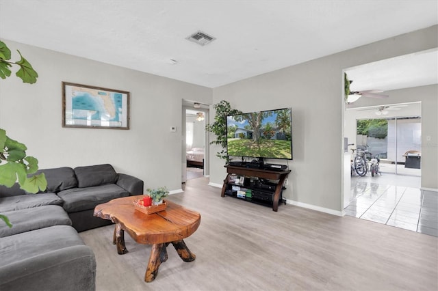 living room with light hardwood / wood-style floors and ceiling fan