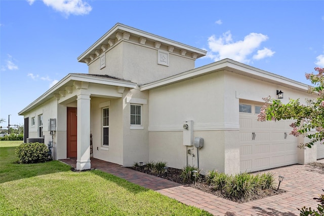 view of side of home with a lawn, an attached garage, cooling unit, and stucco siding