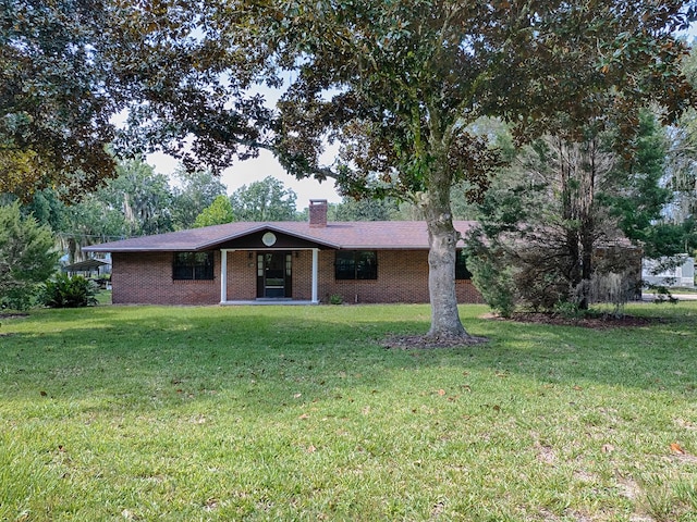 ranch-style house featuring a front lawn