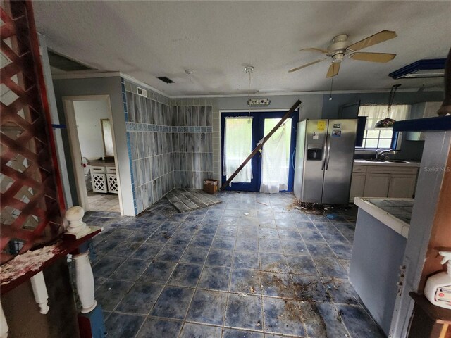 kitchen featuring ornamental molding, stainless steel fridge, a sink, and ceiling fan